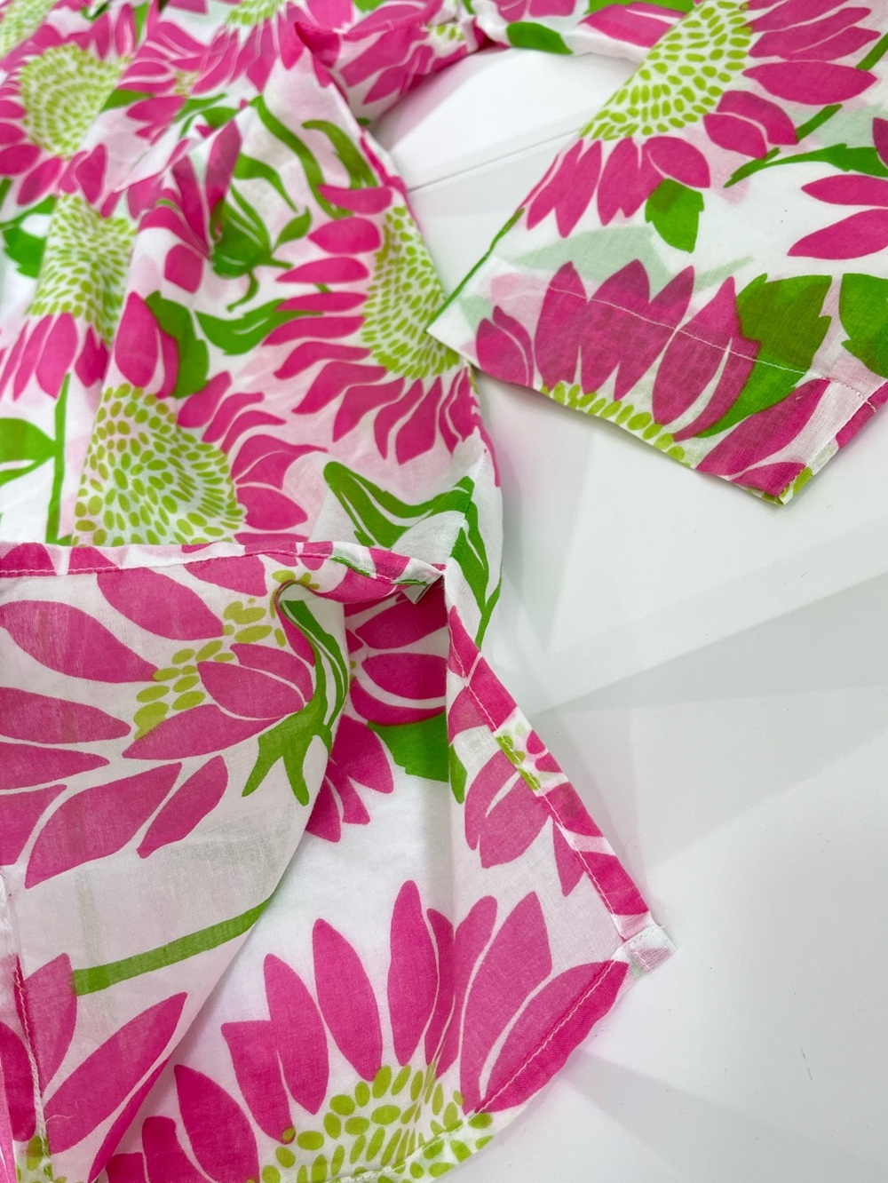 Lilly Pulitzer Vintage Lightweight Shirt With Vibrant Pink Floral Sunflowers - Picture 13 of 17